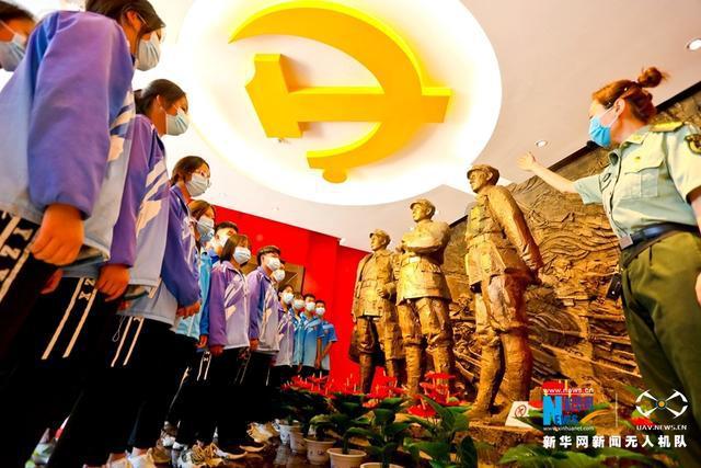 小仓鼠吃瓜子